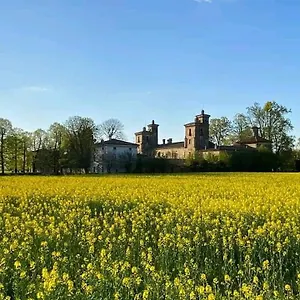 https://ostello-castello-mina-della-scala.it-lombardy.com