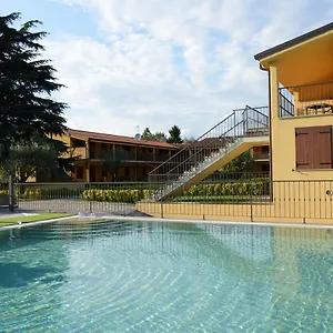 https://la-perla-monte-isola.it-lombardy.com