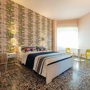 Budget Carbonazzi 17 , Cagliari Italia